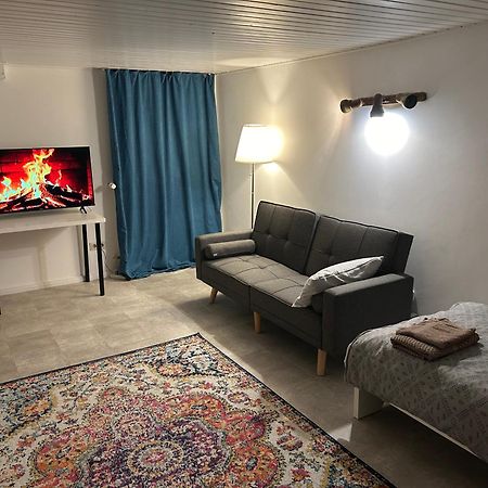 Souterrain Wohnung In Der Naehe Vom Duesseldorfer Flughafen Ratingen Luaran gambar