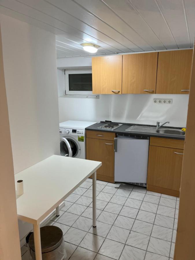 Souterrain Wohnung In Der Naehe Vom Duesseldorfer Flughafen Ratingen Luaran gambar