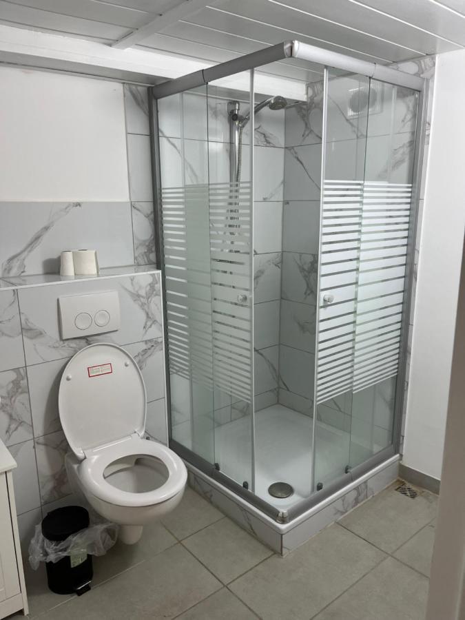 Souterrain Wohnung In Der Naehe Vom Duesseldorfer Flughafen Ratingen Luaran gambar