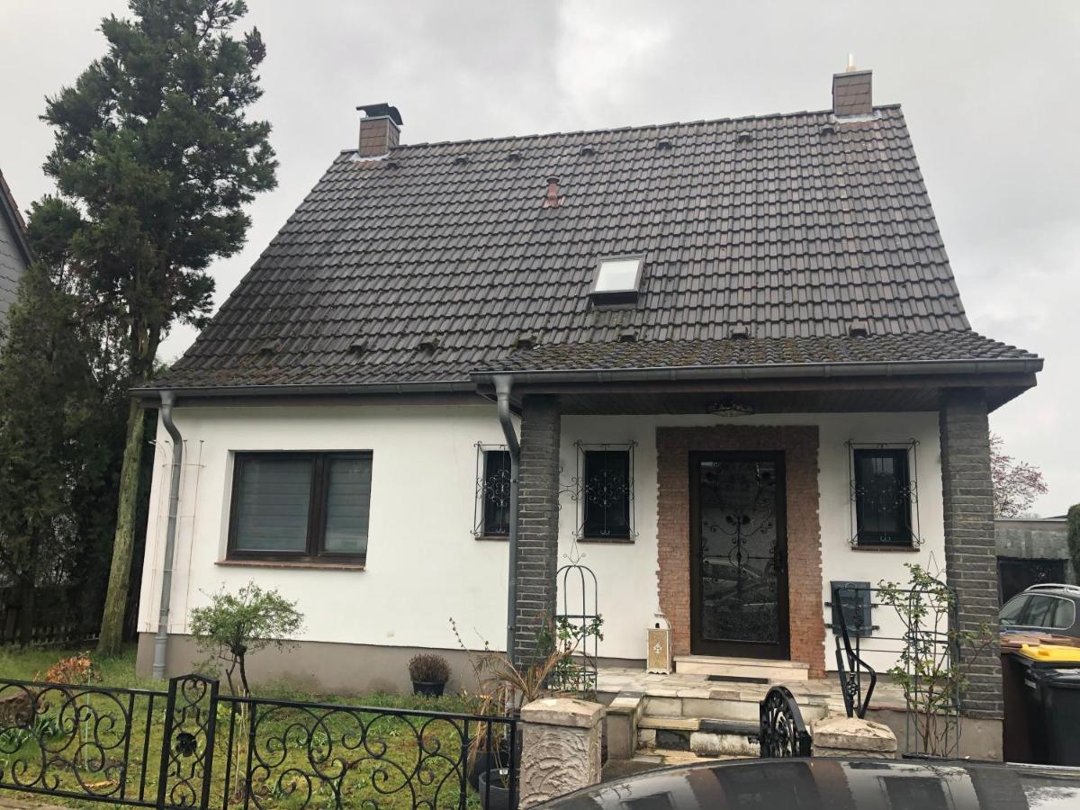 Souterrain Wohnung In Der Naehe Vom Duesseldorfer Flughafen Ratingen Luaran gambar