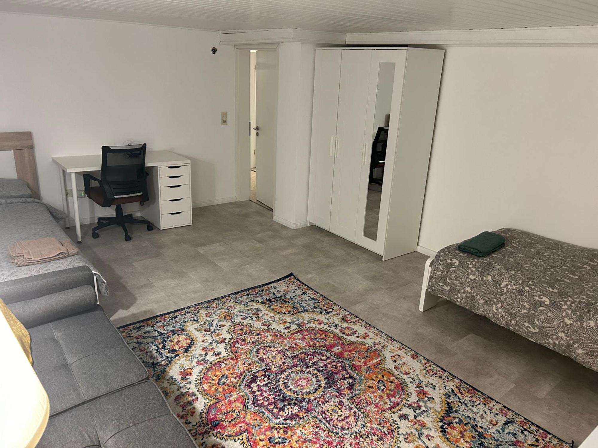 Souterrain Wohnung In Der Naehe Vom Duesseldorfer Flughafen Ratingen Luaran gambar