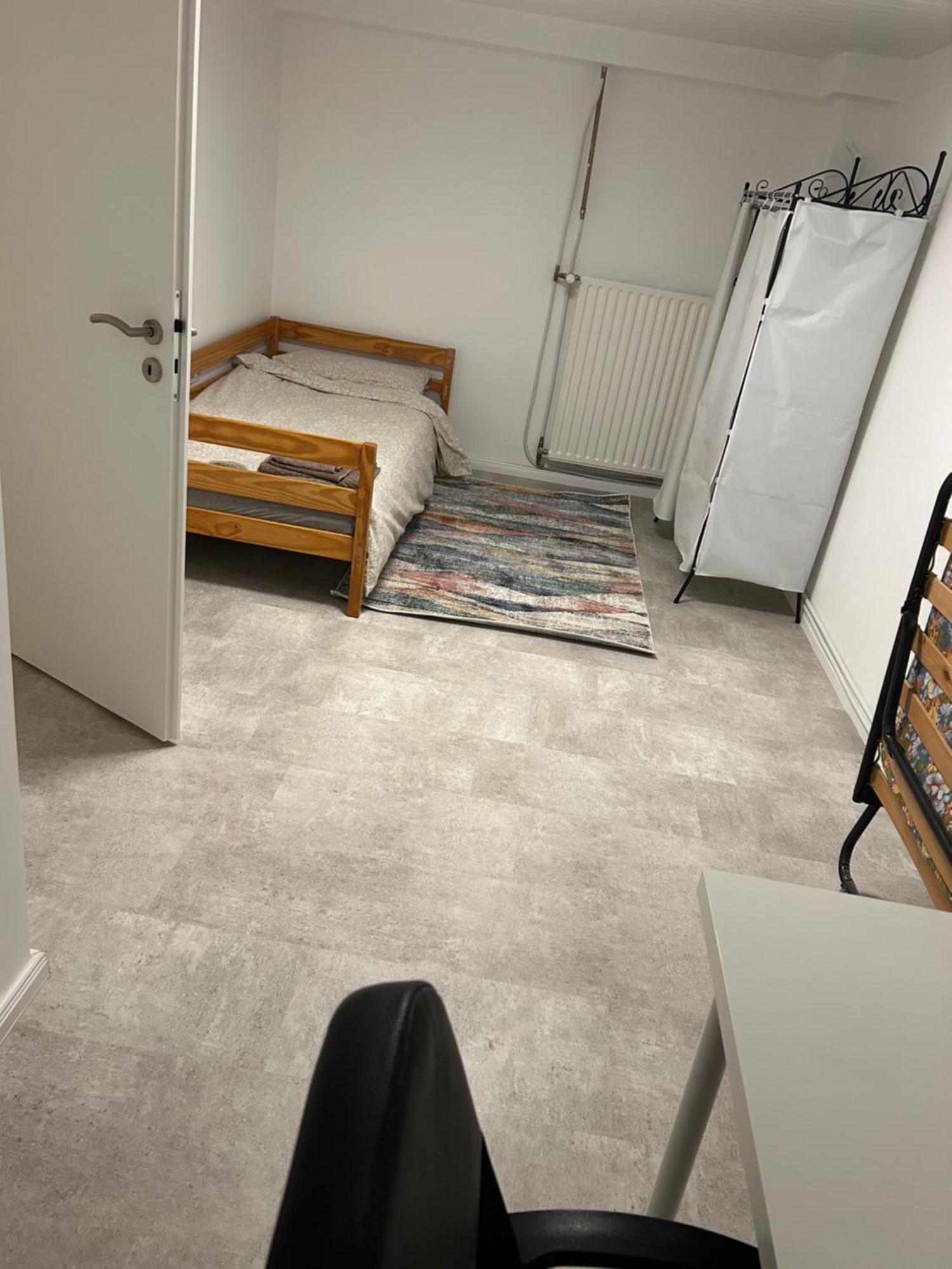 Souterrain Wohnung In Der Naehe Vom Duesseldorfer Flughafen Ratingen Luaran gambar